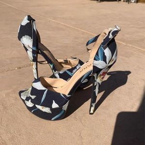 Liliana heels with print